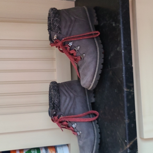 Shoes - Picture 2 of 3